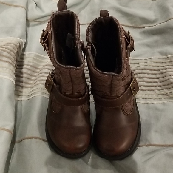 toys r us Other - Last one!  Brown toddler boots size 6